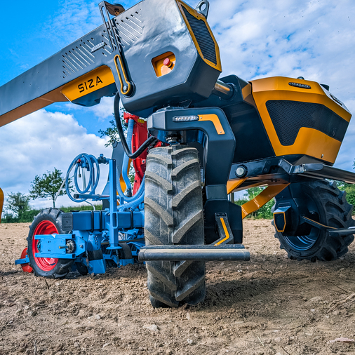 Robot Toogo dans un champ