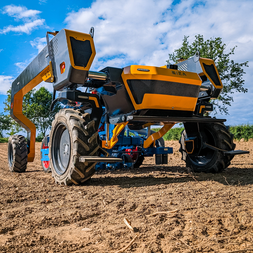 Robot Toogo dans un champ
