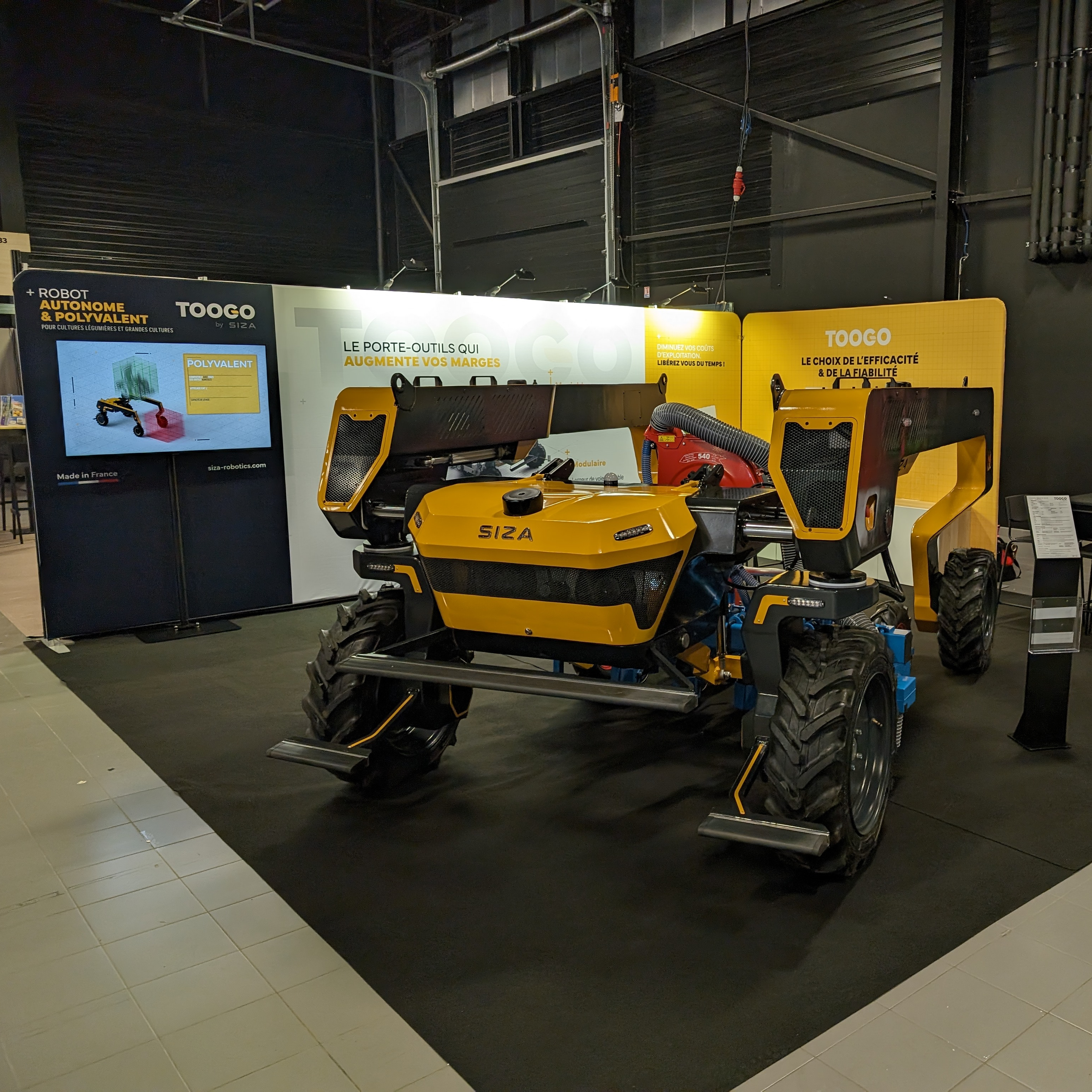 Robot Toogo dans un champ